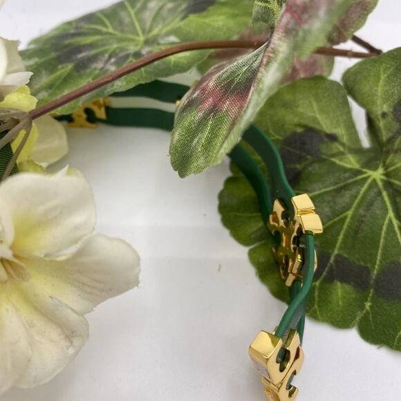New Tory Burch Gold T Green Leather Magnetic Bracelet, Comes With Dust Bag - Picture 7 of 10